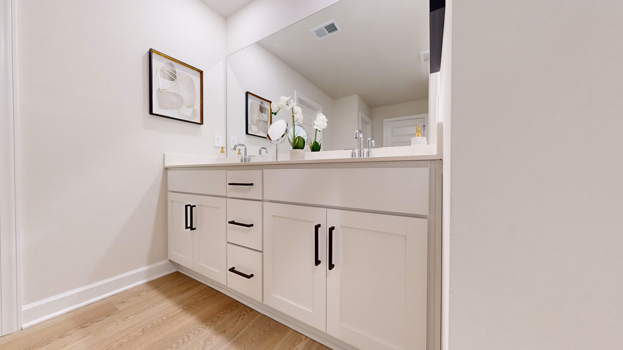 bathroom at Gramercy Woods Apartments 