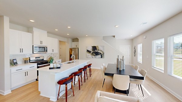 dining room at Gramercy Woods Apartments 