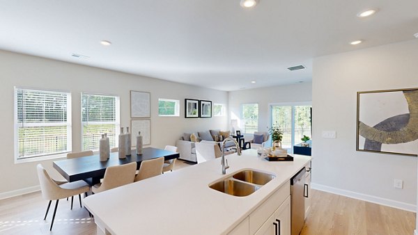 dining room at Gramercy Woods Apartments 