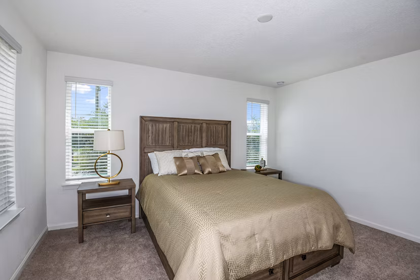 Bedroom with elegant design and modern furnishings at Alexander Park Apartments