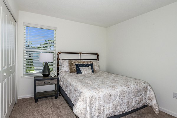 Bedroom with contemporary design and cozy ambiance in Alexander Park Apartments