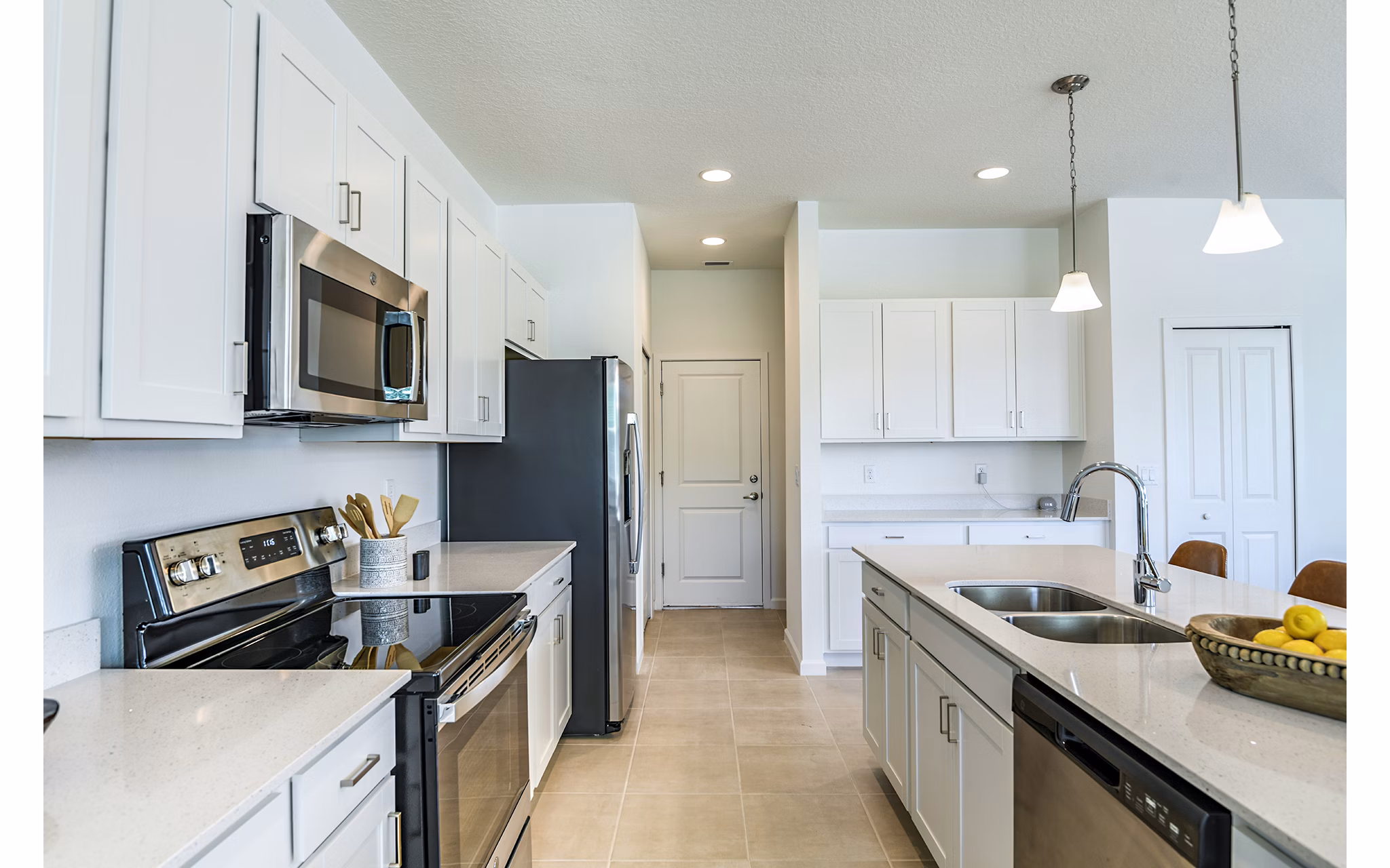 Modern kitchen with granite countertops and stainless steel appliances at Alexander Park Apartments