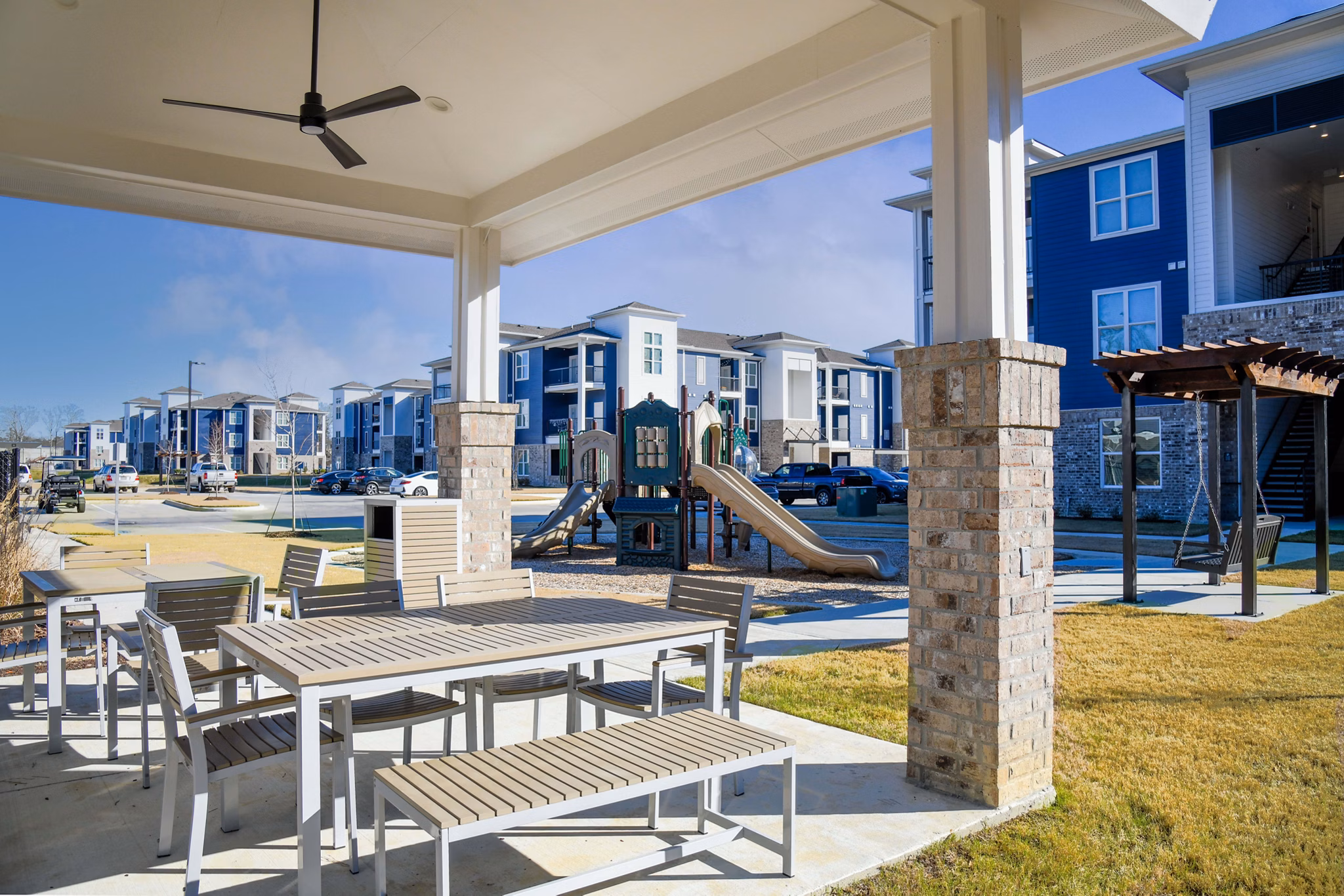 courtyard at The Waters at Hammond Apartments