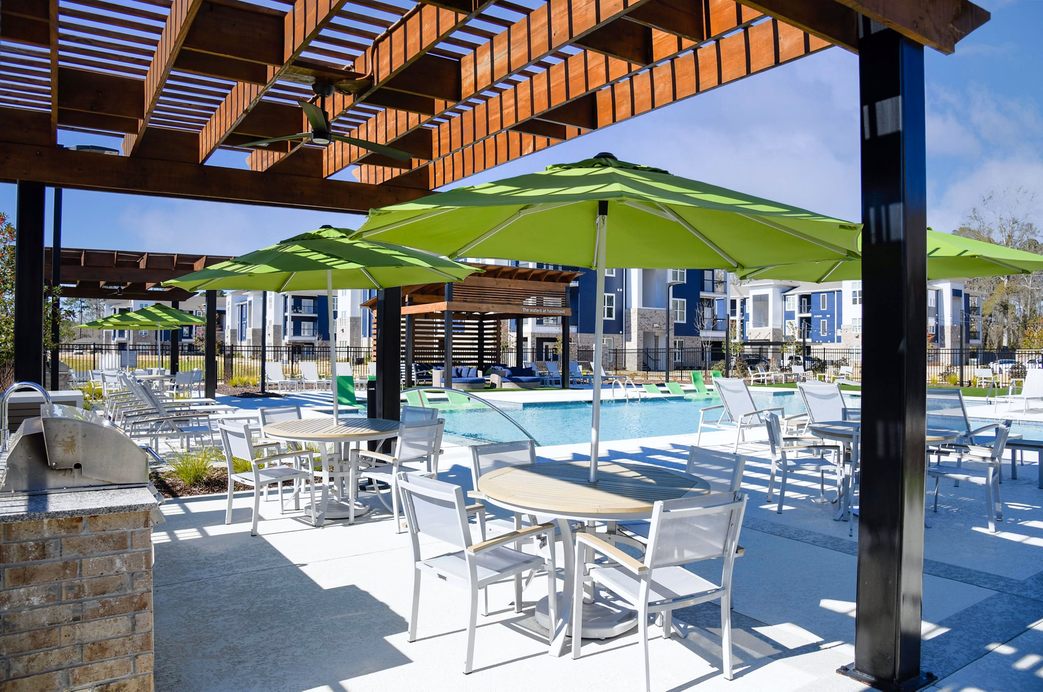 courtyard at The Waters at Hammond Apartments