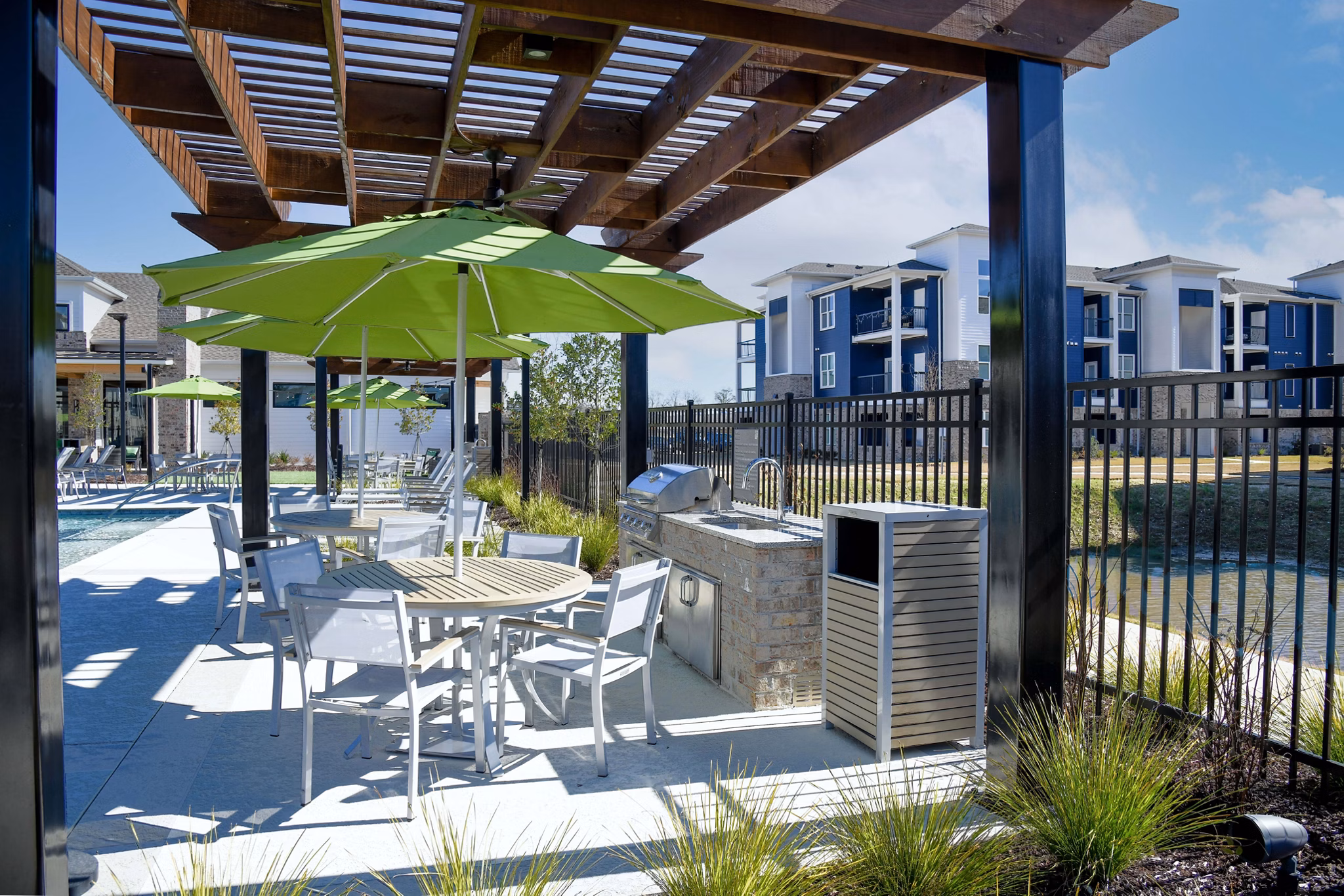 courtyard at The Waters at Hammond Apartments