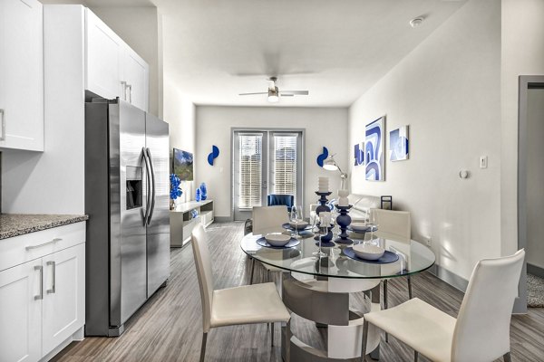 dining area at Preserve at Highway 6 Apartments