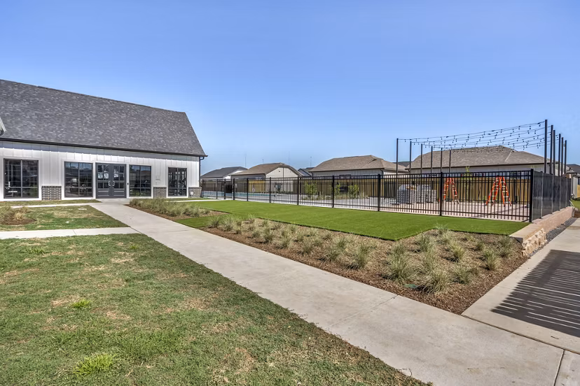 Spacious courtyard featuring lush landscaping at Preserve at Highway 6 Apartments