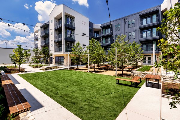 Courtyard with lush landscaping and seating area at Windsor Commons Apartments