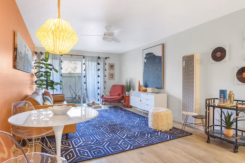 Dining area with modern decor and ample seating in Fremont City Center Apartments