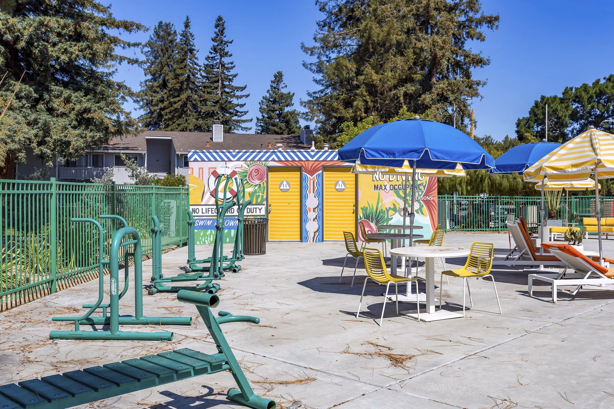 Courtyard with lush landscaping at Fremont City Center Apartments