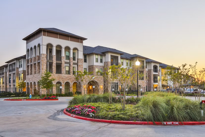 Bellrock Upper North: Contemporary building of luxury apartments in a vibrant neighborhood