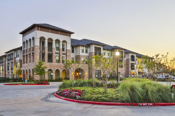 Bellrock Upper North: Contemporary building of luxury apartments in a vibrant neighborhood