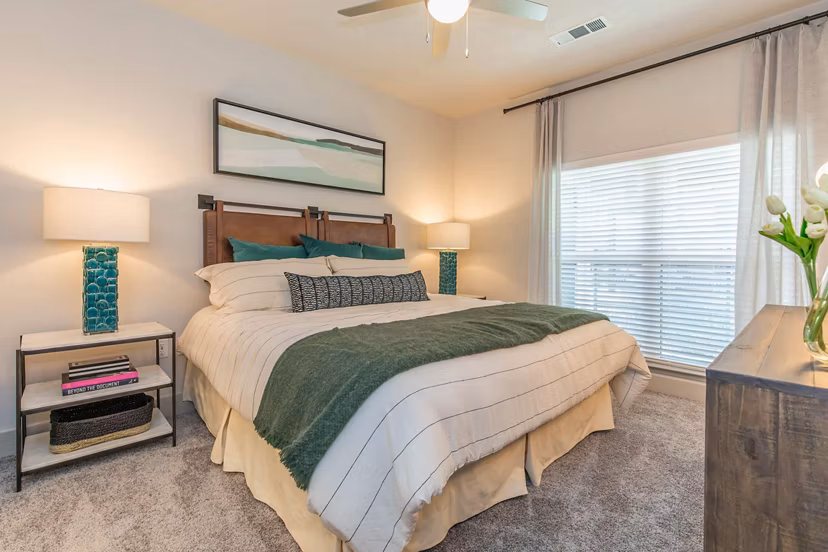 Spacious bedroom with modern decor in Vibe Med Center Apartments, showcasing luxury living near Houston's Medical Center