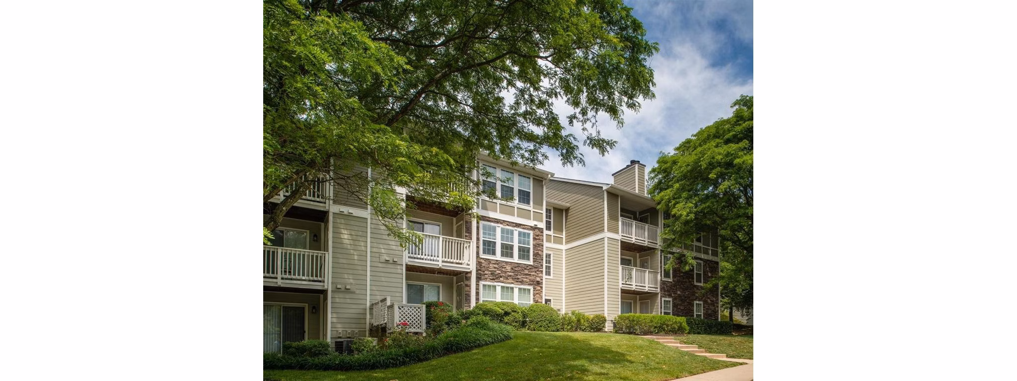 building at Cherry Knoll Apartments