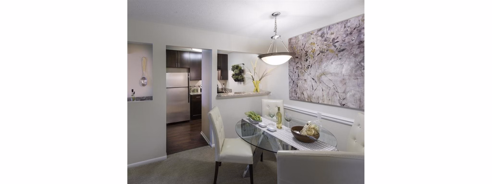 dining room at Cherry Knoll Apartments 