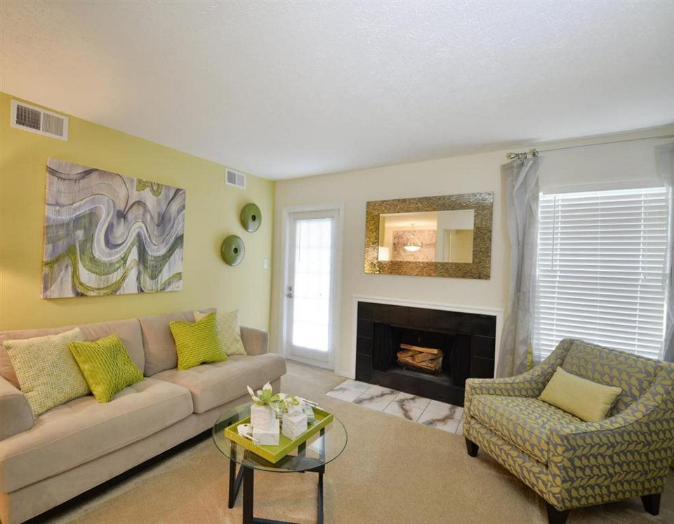 living room at Cherry Knoll Apartments 