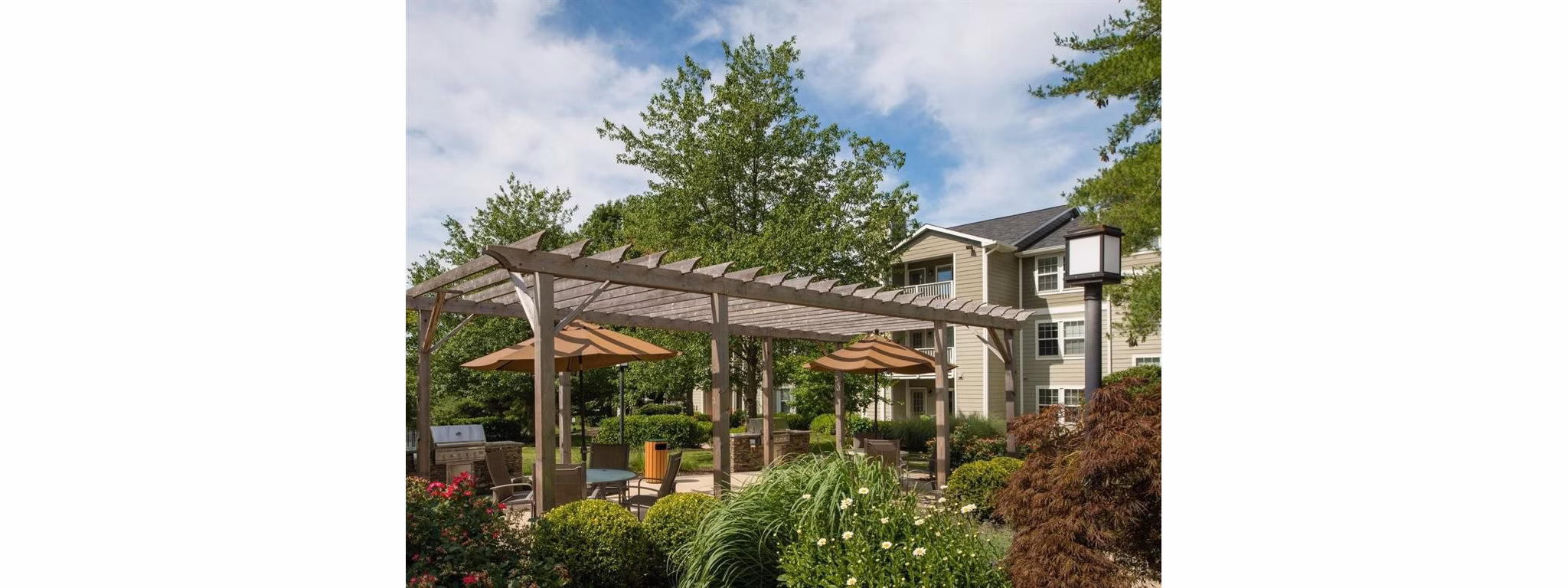 grill area at Cherry Knoll Apartments