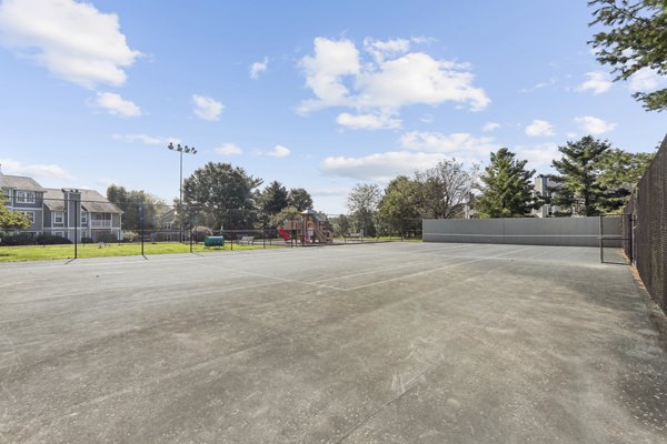 courtyard at Cherry Knoll Apartments