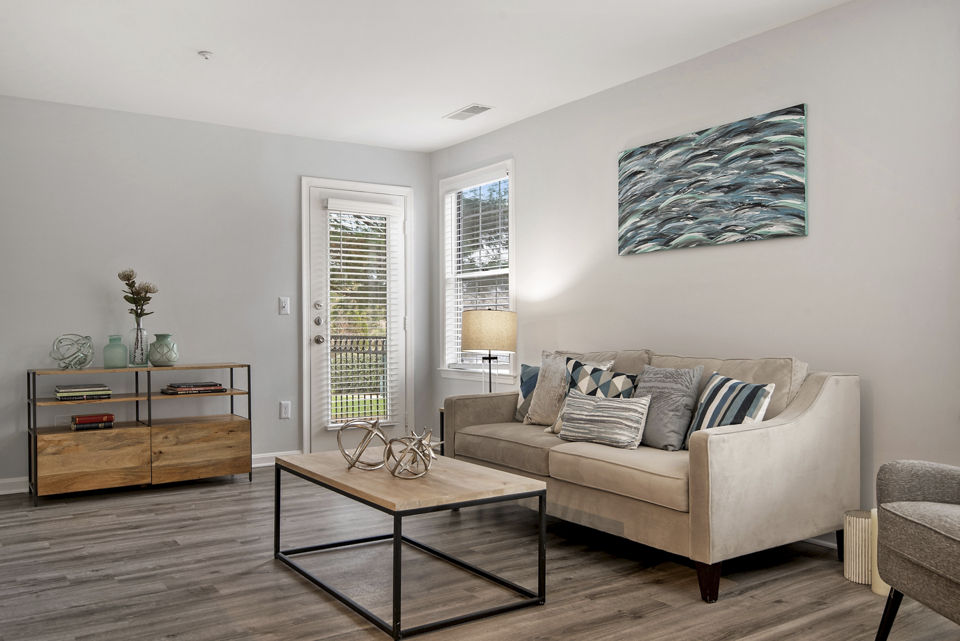 living room at Henley at Kingstowne Apartments
