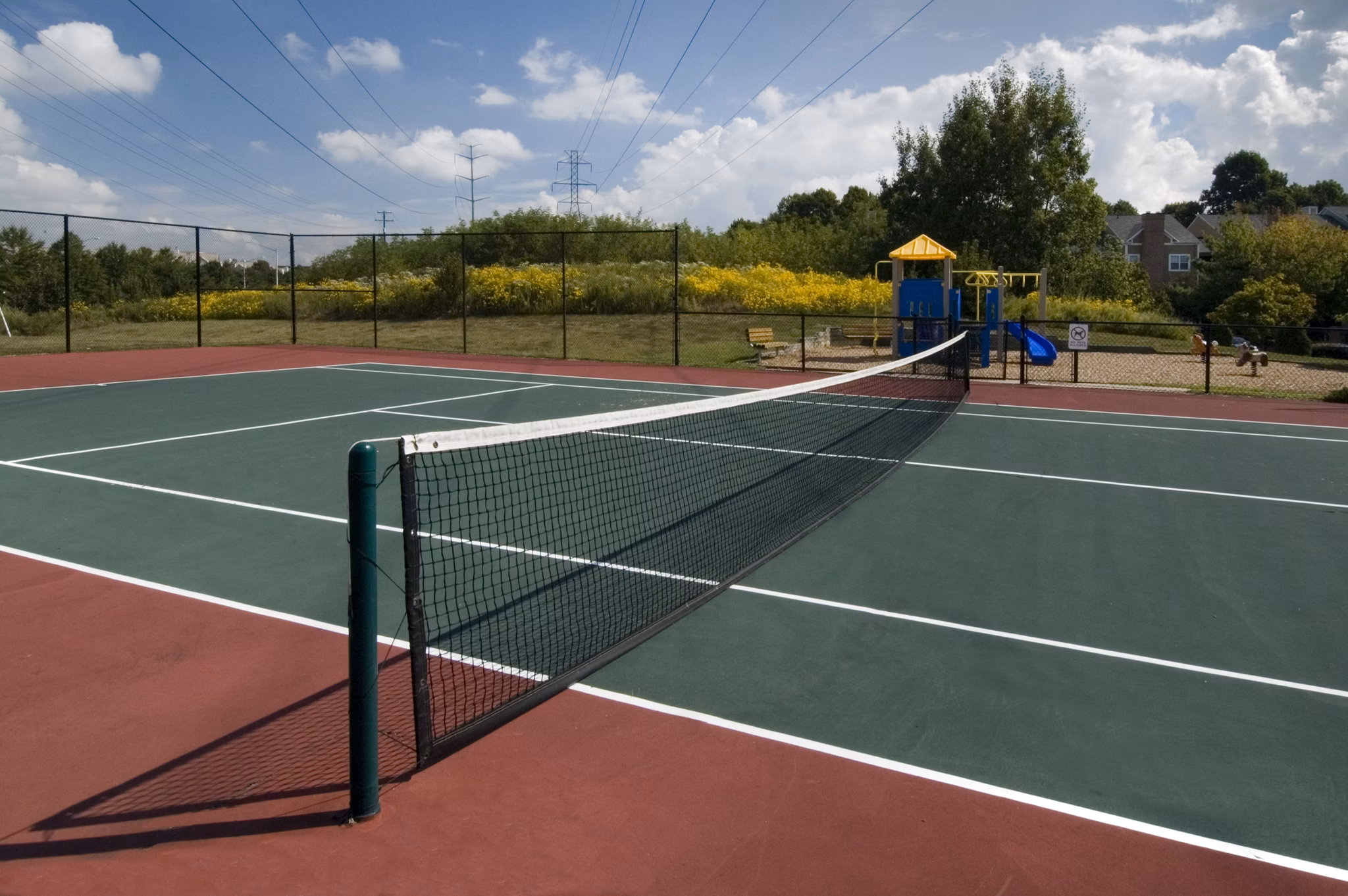 sport court at Henley at Kingstowne Apartments
