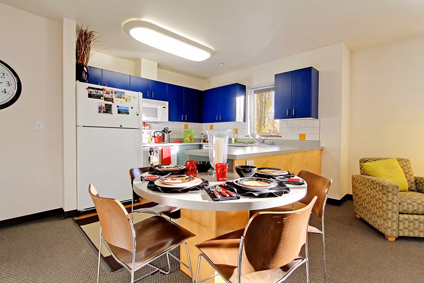 dining room at Nordheim Court Apartments 