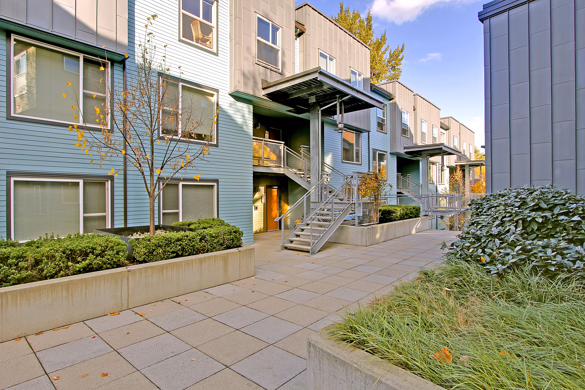 courtyard at Nordheim Court Apartments