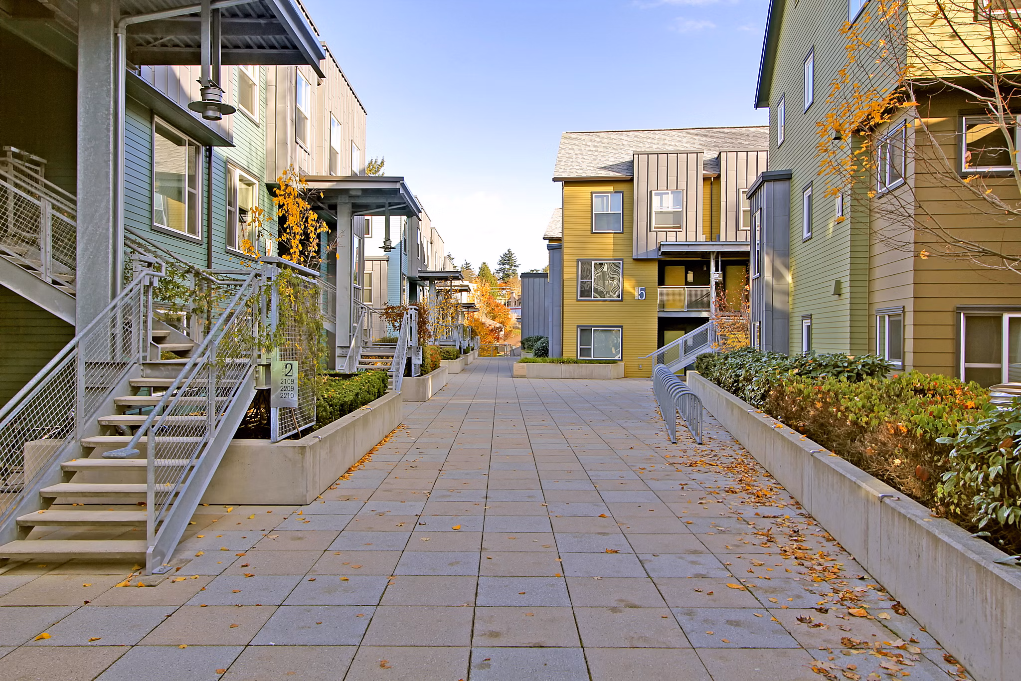 courtyard at Nordheim Court Apartments