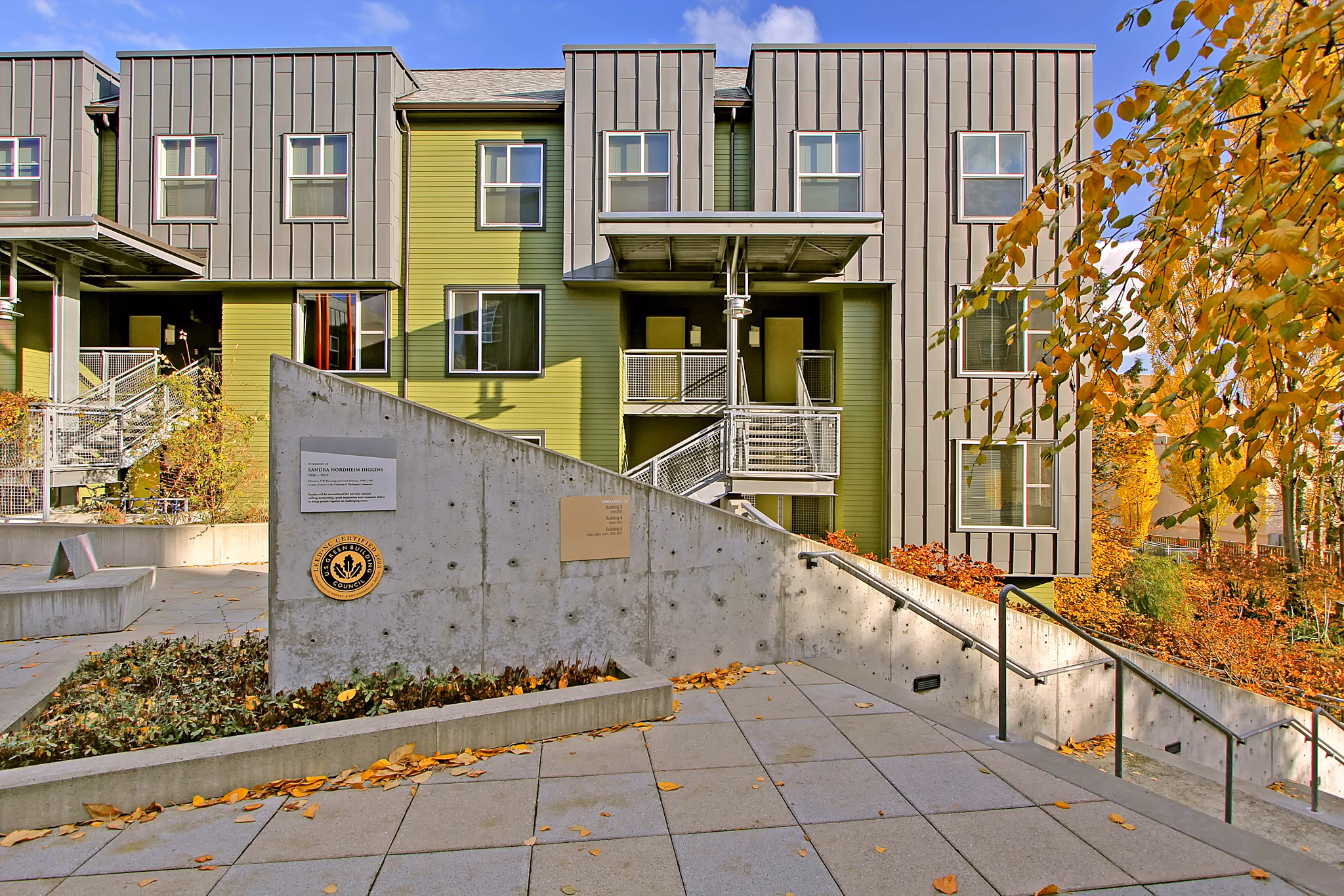 courtyard at Nordheim Court Apartments