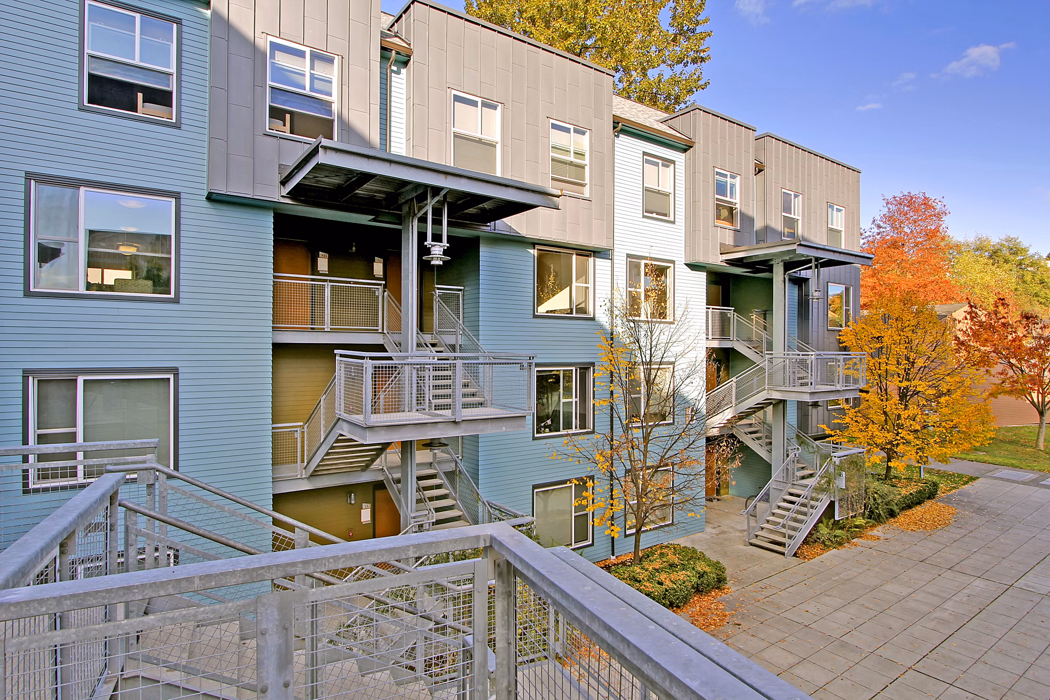 courtyard at Nordheim Court Apartments