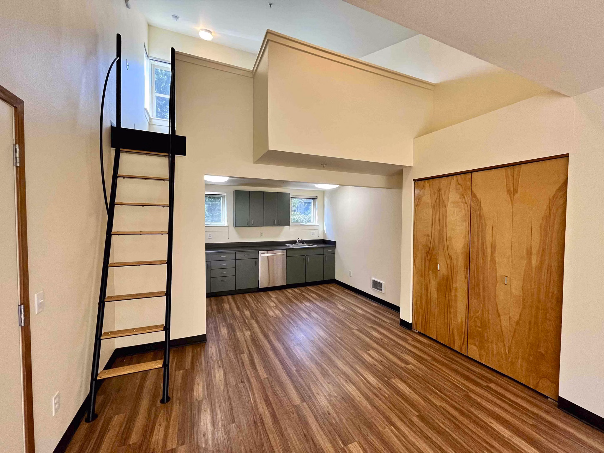 living room at Radford Court Apartments