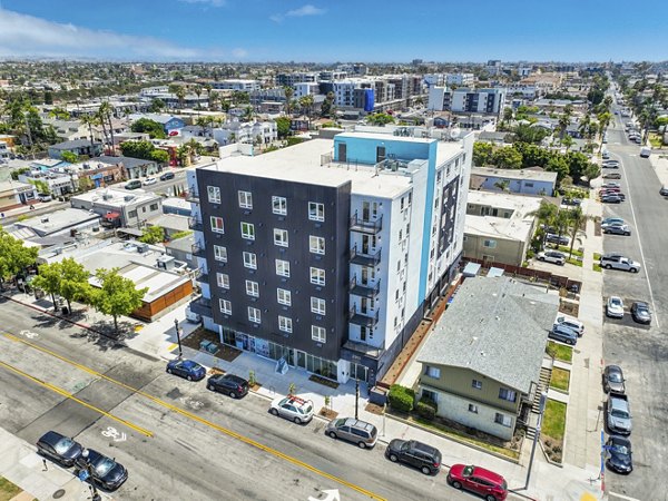 building/exterior at 2911 Adams Apartments