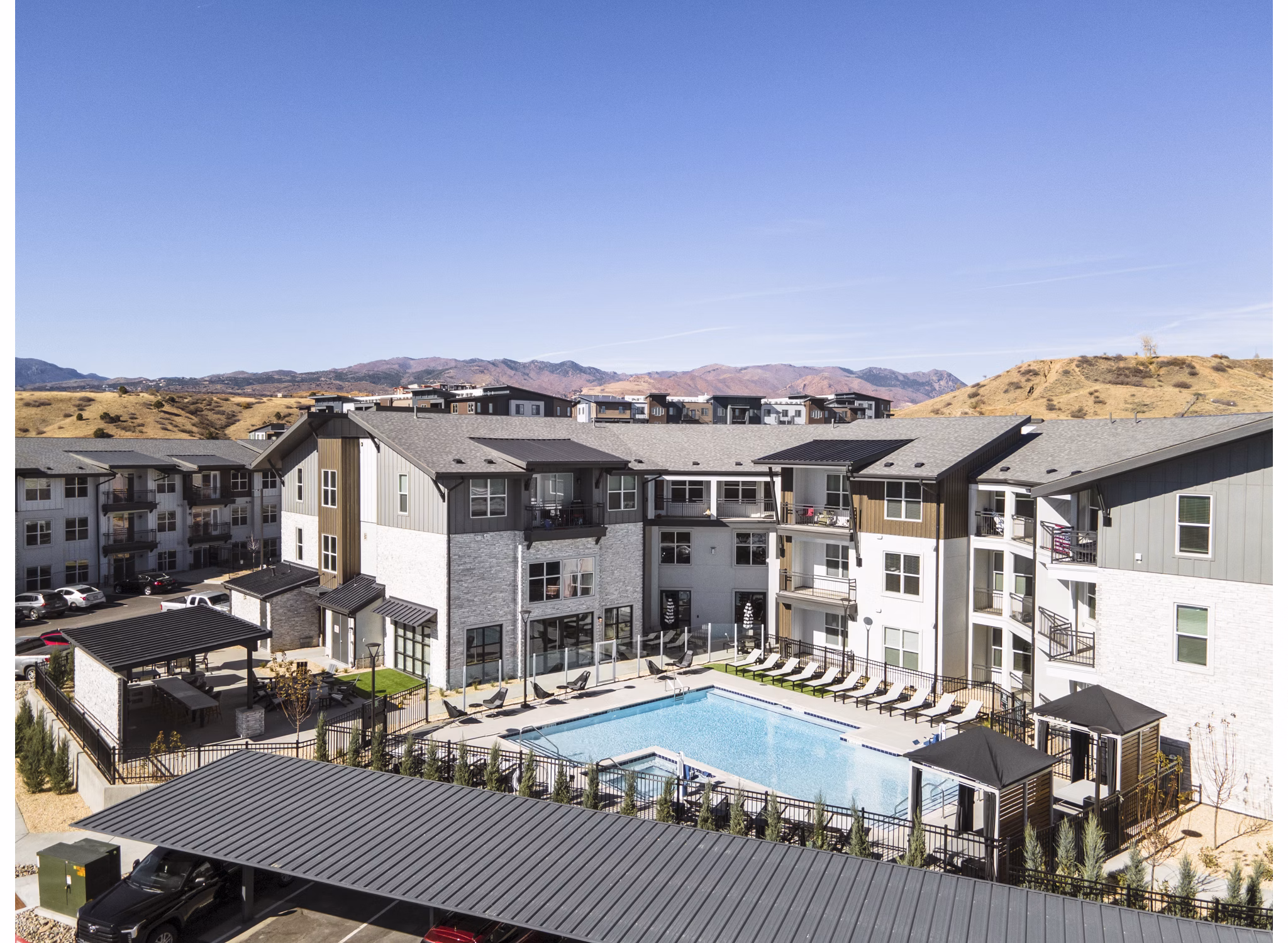 building at Allaso Peak Apartments