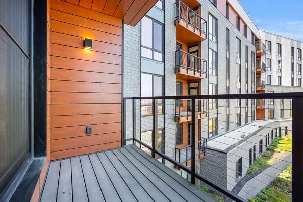 patio at Hew at 1515 Apartments 