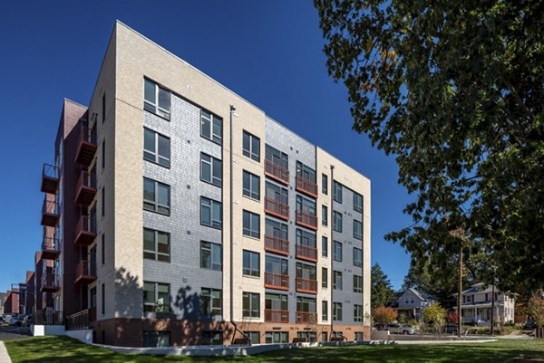 exterior at The Glade on Laurel Apartments 