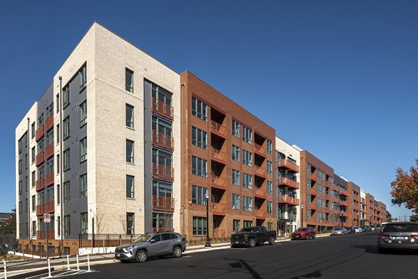 exterior at The Glade on Laurel Apartments 