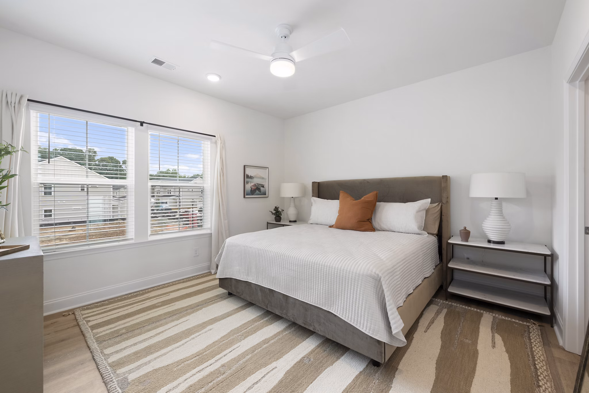 Cozy bedroom with modern decor at Oak Lake Townhomes Apartments