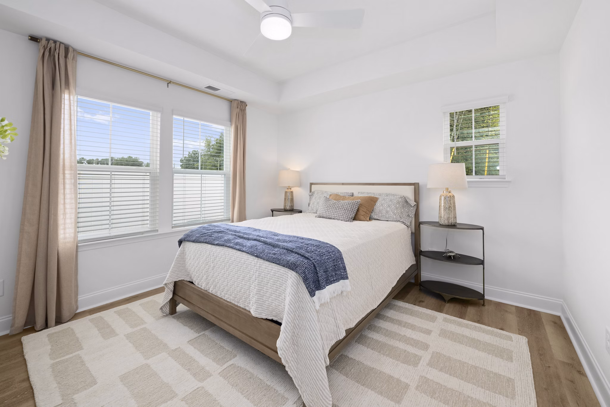 Cozy bedroom with stylish dÃ©cor at Oak Lake Townhomes Apartments, featuring a comfortable bed and ample natural light