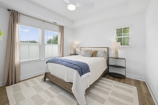 Bedroom at Oak Lake Townhomes Apartments 