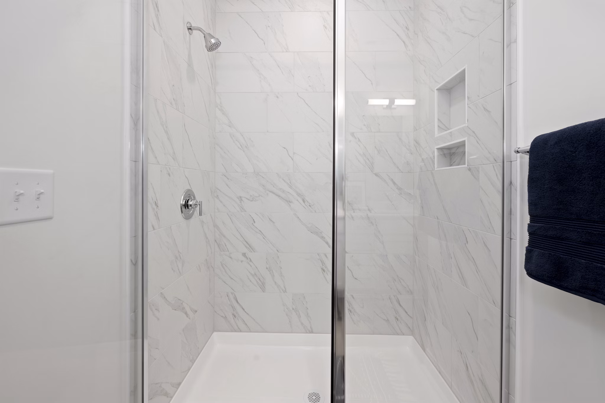 Modern bathroom featuring sleek fixtures at Oak Lake Townhomes Apartments