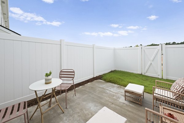 clubhouse at Oak Lake Townhomes Apartments 