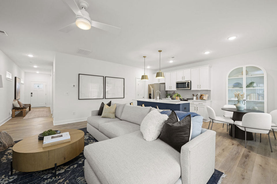 living room at Oak Lake Townhomes Apartments