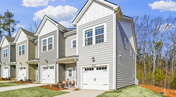 building/exterior at Oak Lake Townhomes Apartments