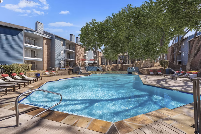 pool at Wood Hollow Apartments