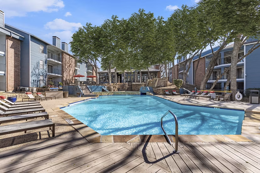 pool at Wood Hollow Apartments