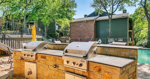 grill area at Wood Hollow Apartments