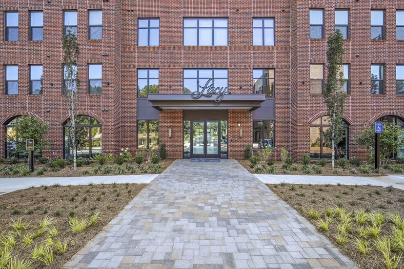 The Lacy at South Main: Contemporary building at luxury apartments in prime location