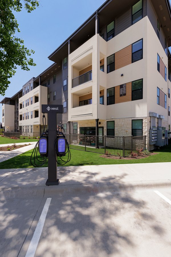 building at Cadena at the Falls Apartments