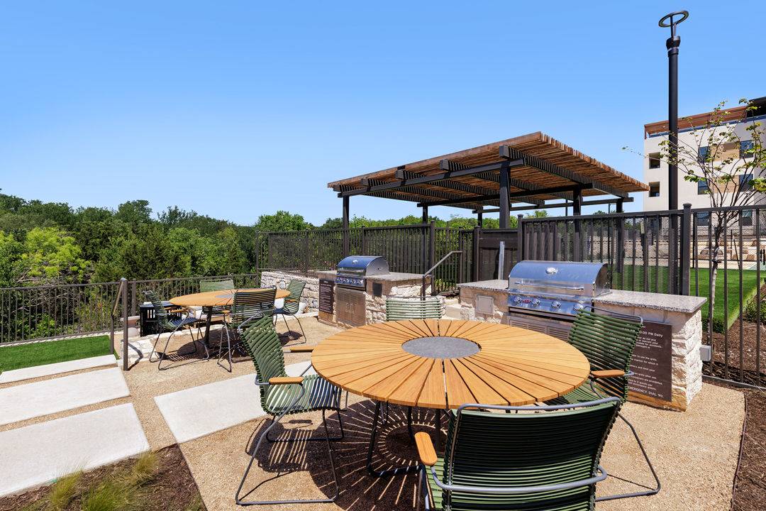 Grill area at Cadena At The Falls (2 of 3)