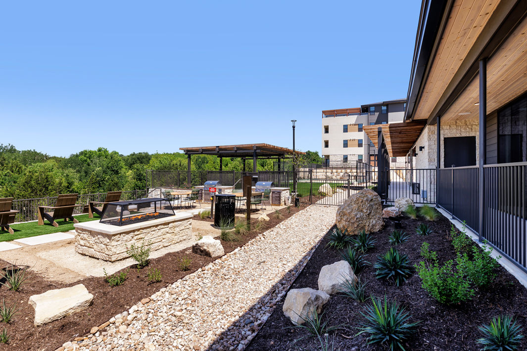 Grill area at Cadena At The Falls (3 of 3)