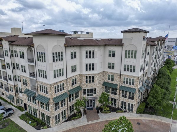 building at Regency Park Apartments